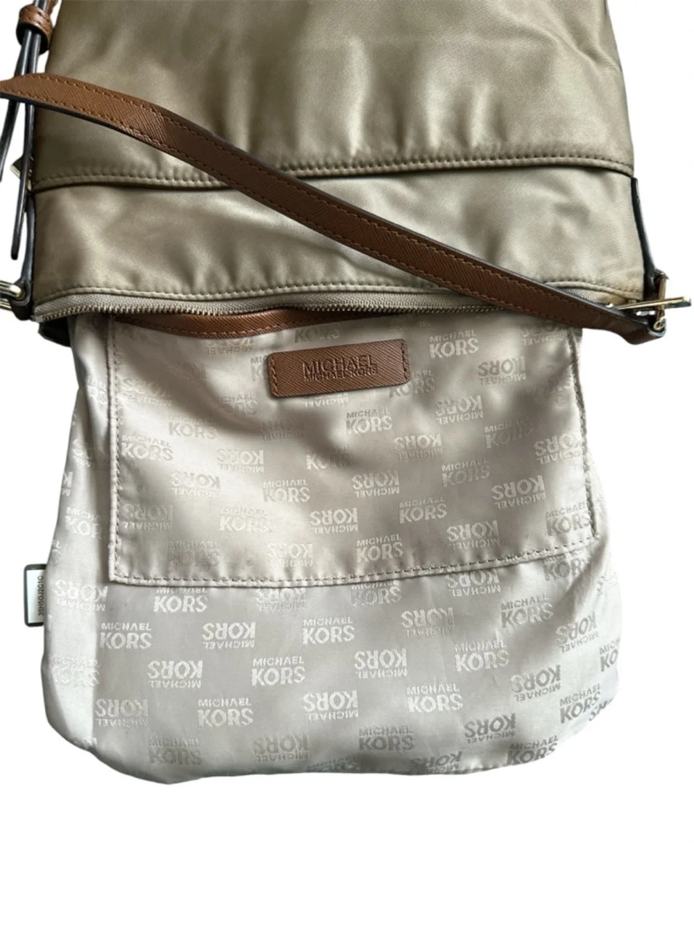 Michael Kors measures 10“